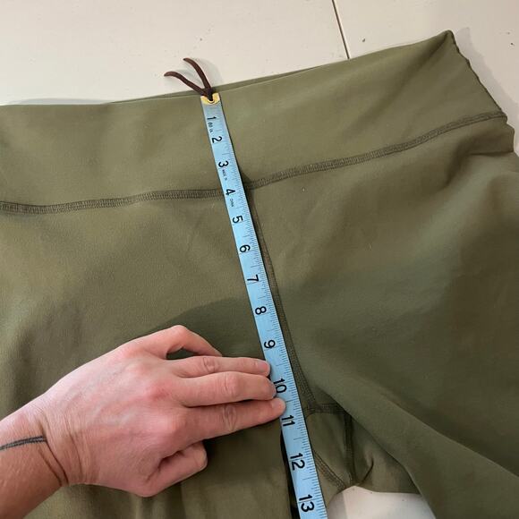 Fabletics Olive Green Powerhold Inseam 8' Mid Rise Biker Shorts Size XL - Picture 6 of 9